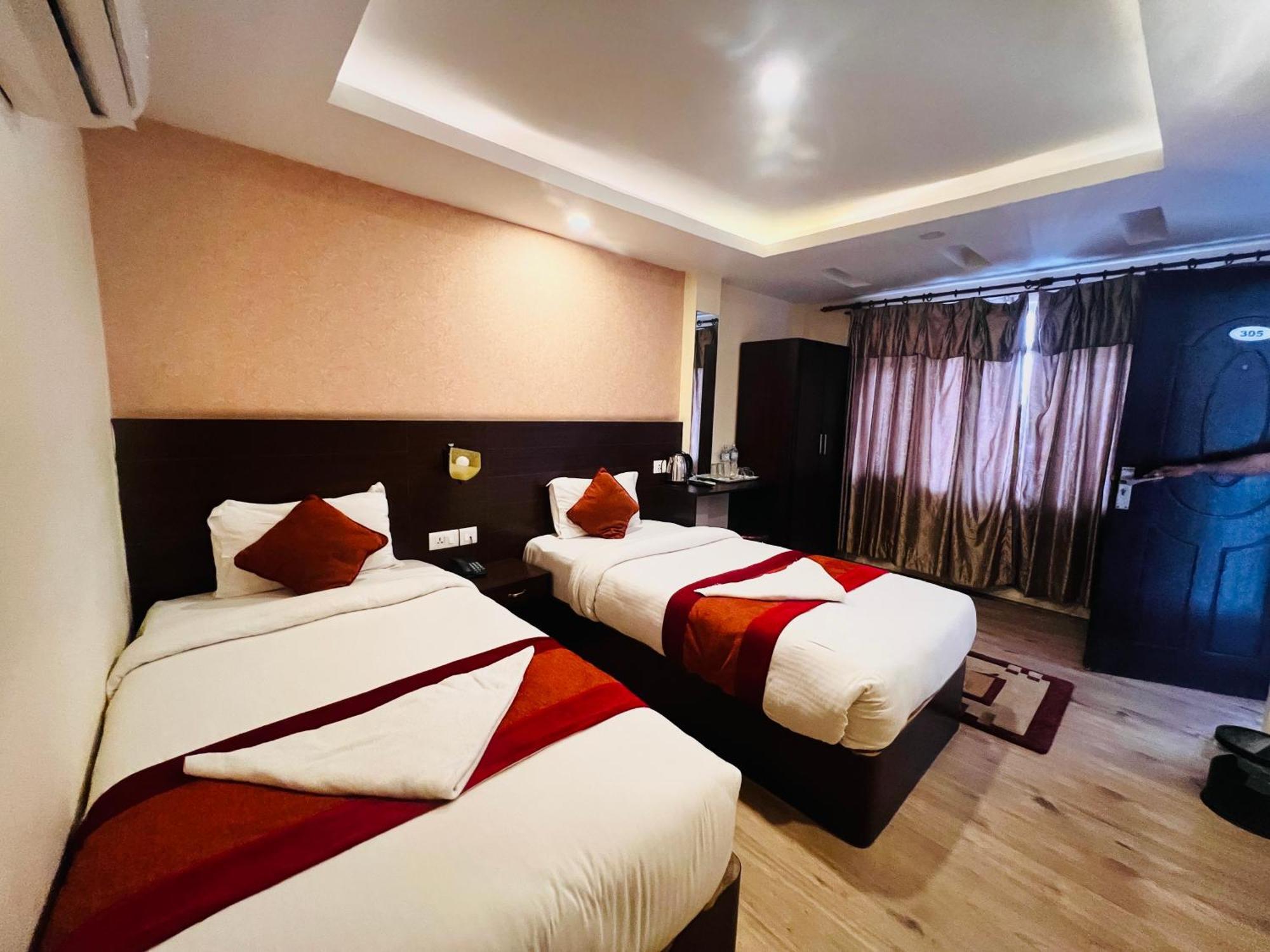 Hotel Sapana Garden Thamel カトマンズ エクステリア 写真