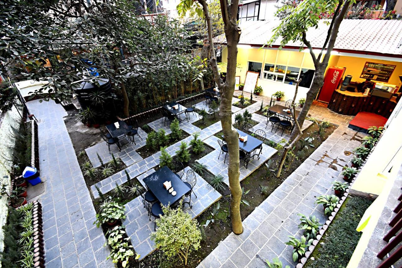 Hotel Sapana Garden Thamel カトマンズ エクステリア 写真